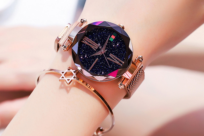 Classy Roman Numeral Magnetic Wristwatch